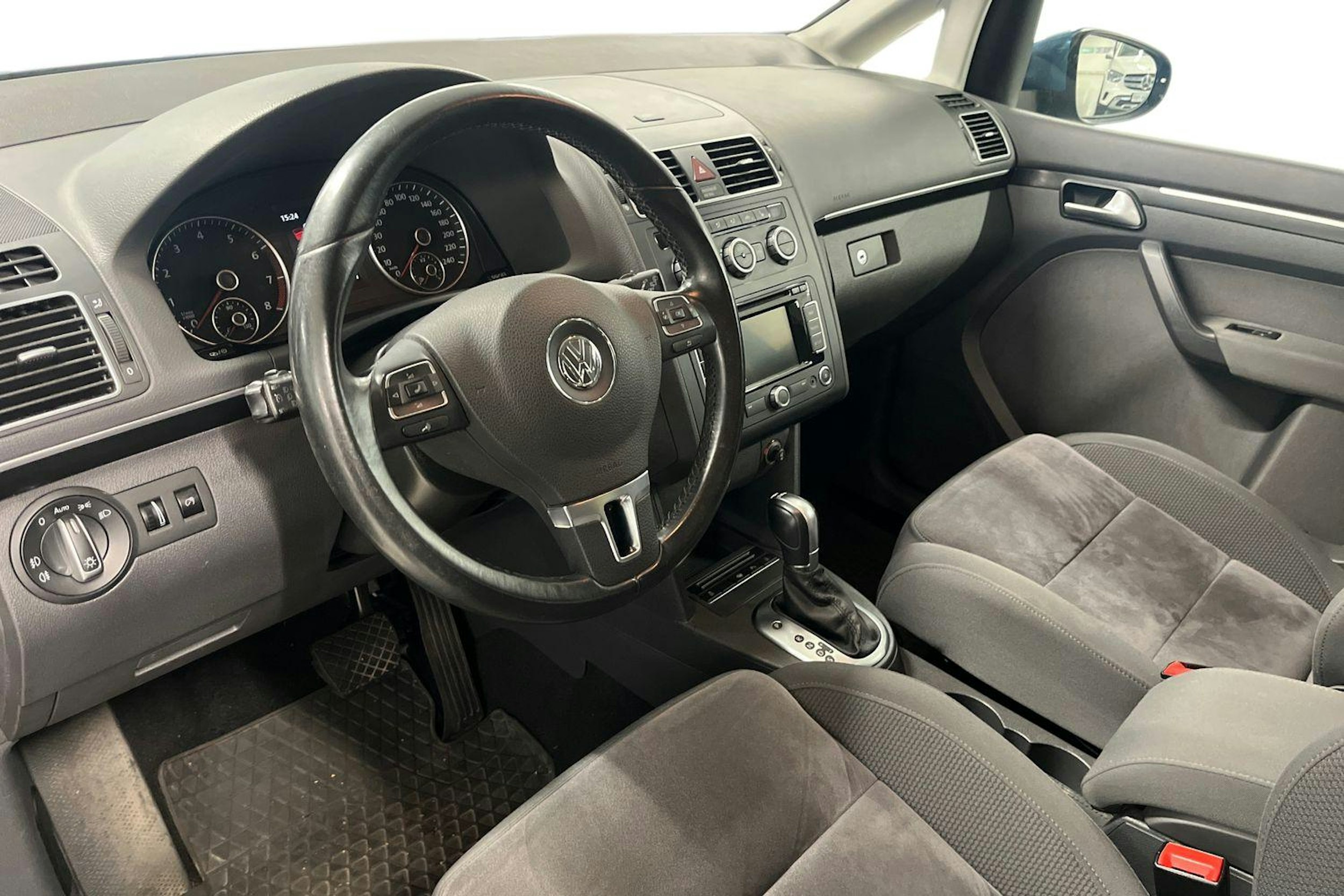sininen Volkswagen Touran 2014 kuva 3.