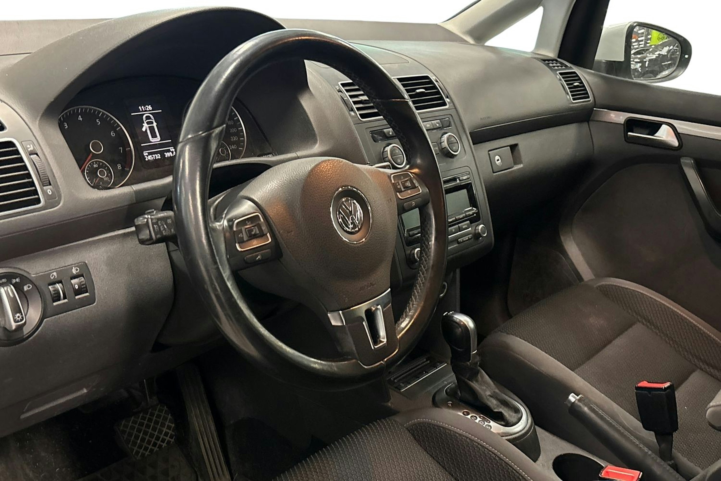 valkoinen Volkswagen Touran 2014 kuva 3.