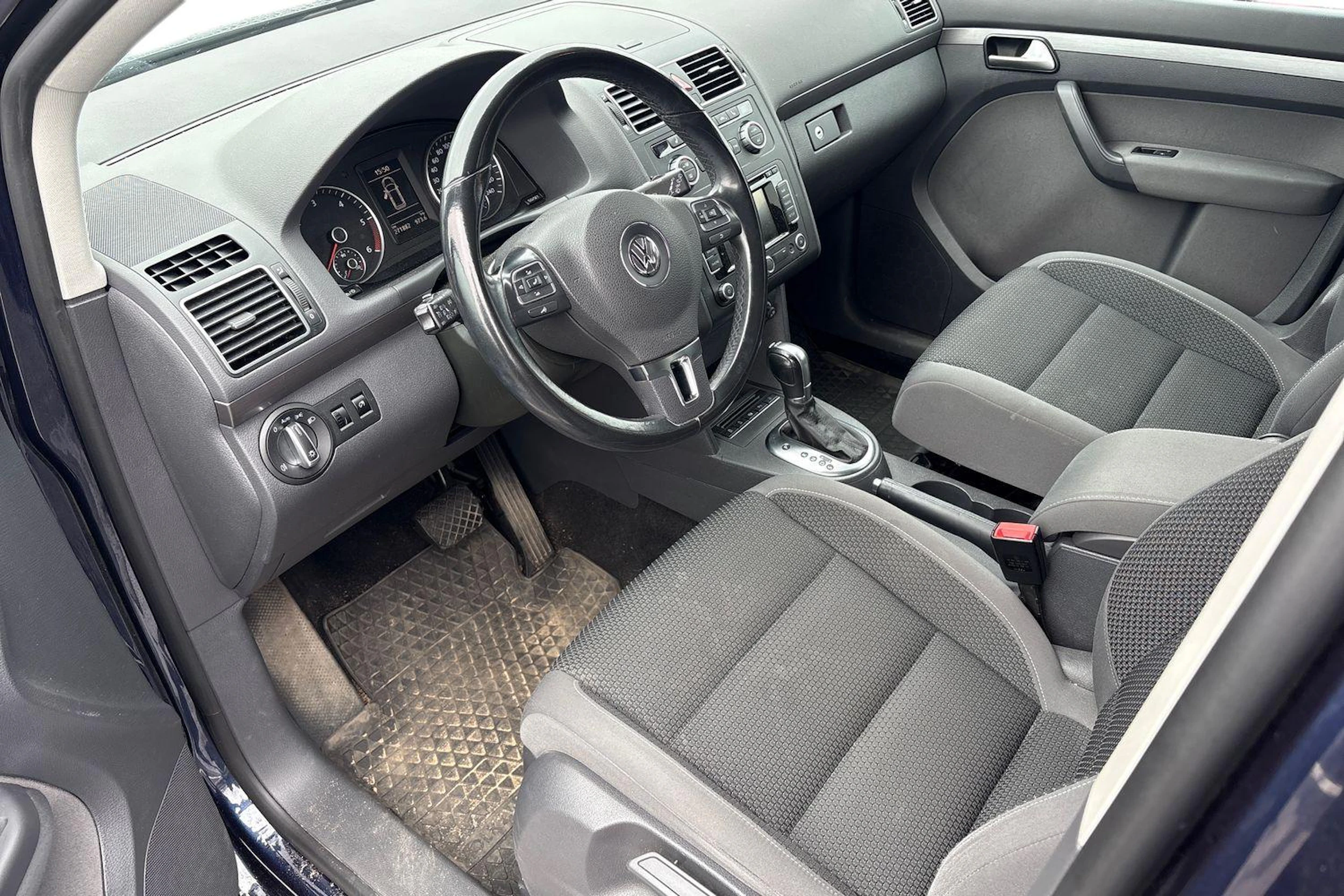 sininen Volkswagen Touran 2015 kuva 3.