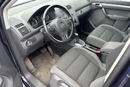 sininen Volkswagen Touran 2015 kuva 3.