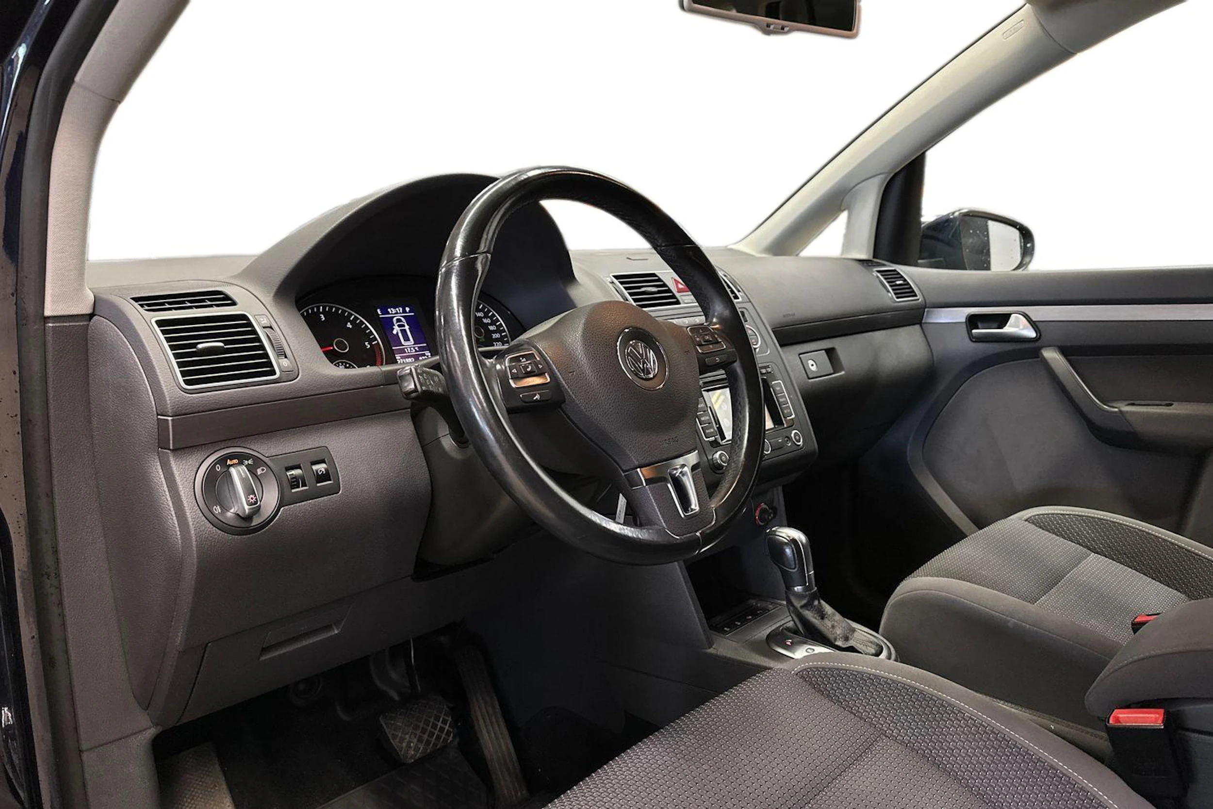 sininen Volkswagen Touran 2015 kuva 6.