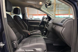 sininen Volkswagen Touran 2015 kuva 10.