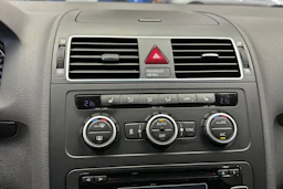 sininen Volkswagen Touran 2015 kuva 13.