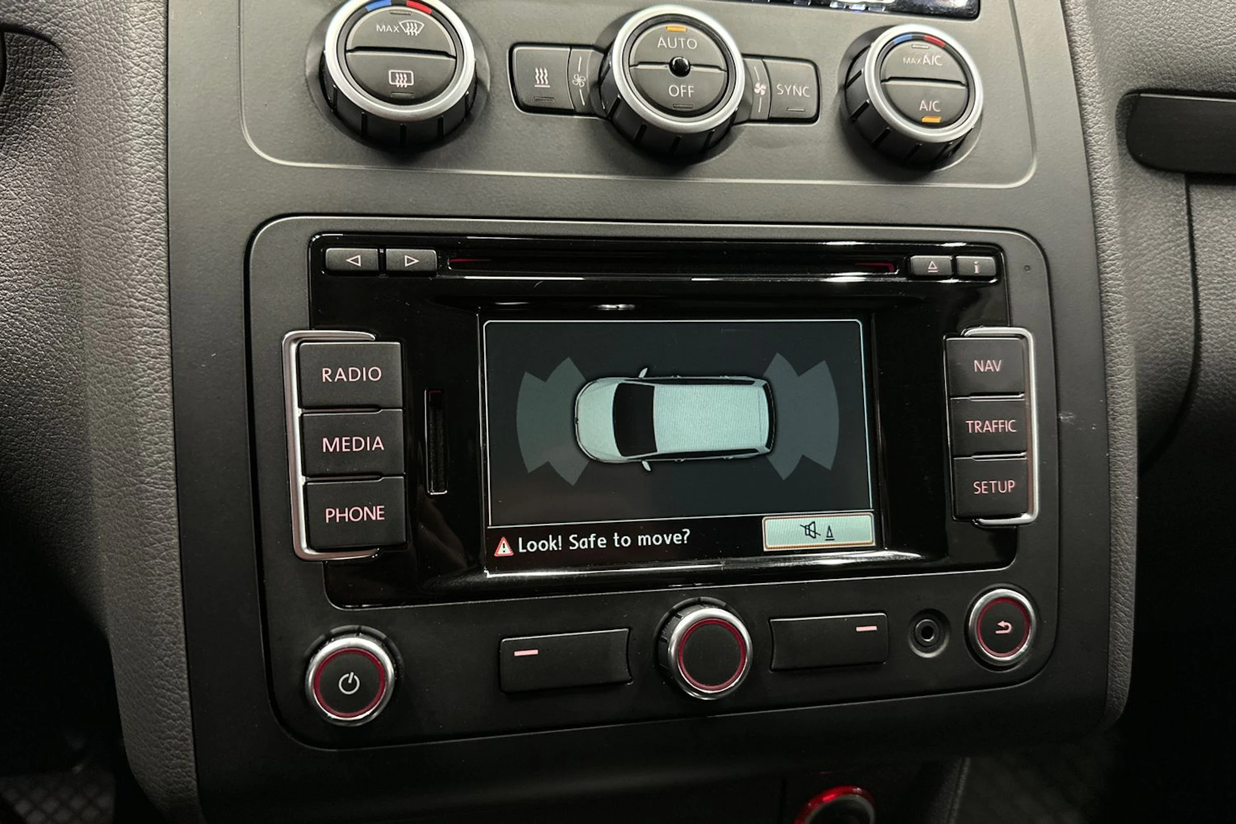 sininen Volkswagen Touran 2015 kuva 14.