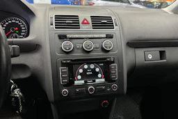 sininen Volkswagen Touran 2015 kuva 16.