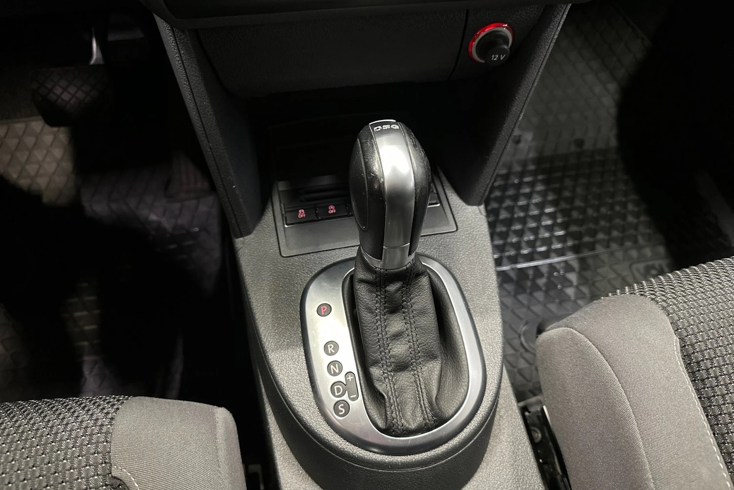 sininen Volkswagen Touran 2015 kuva 18.