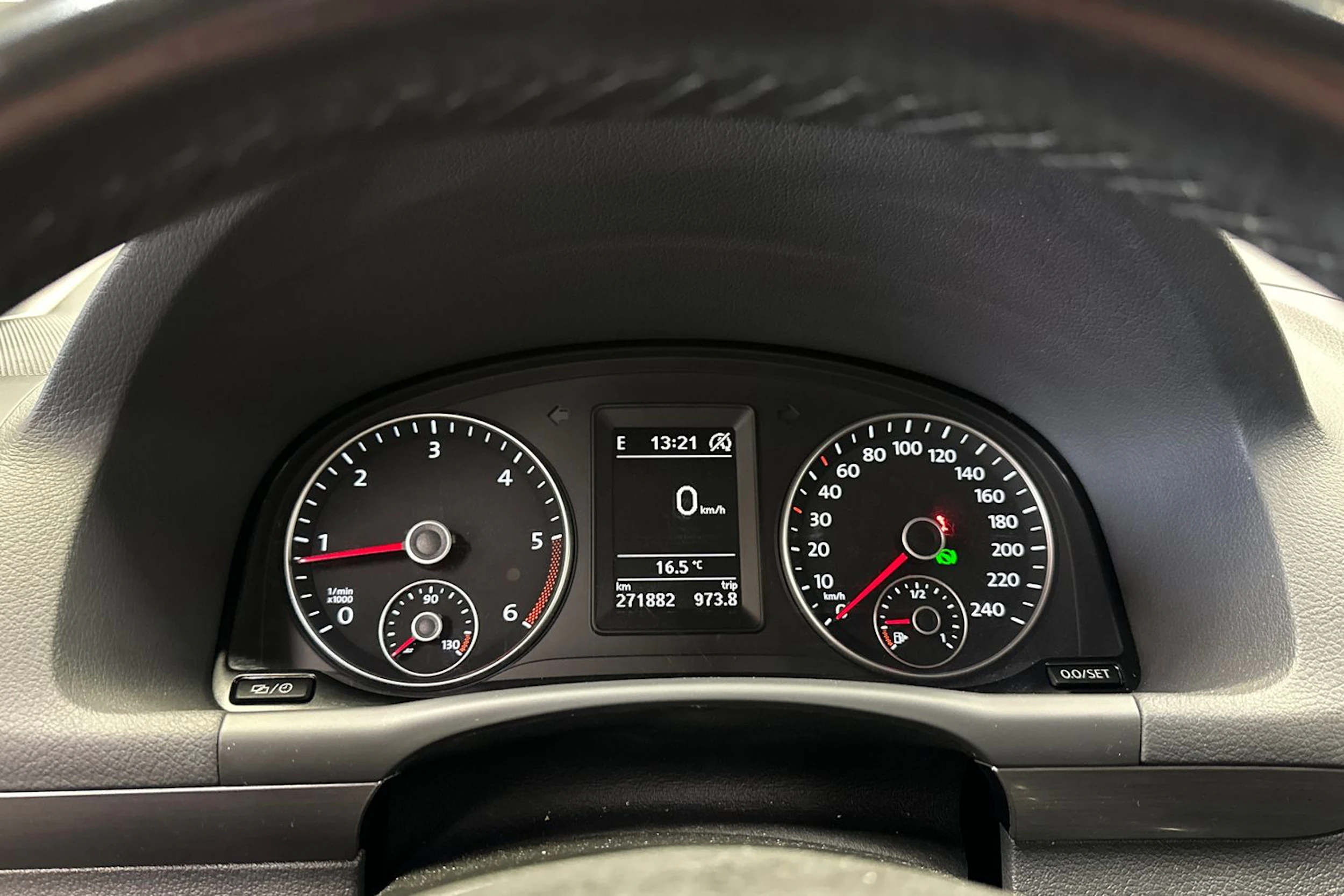 sininen Volkswagen Touran 2015 kuva 19.