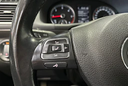 sininen Volkswagen Touran 2015 kuva 23.