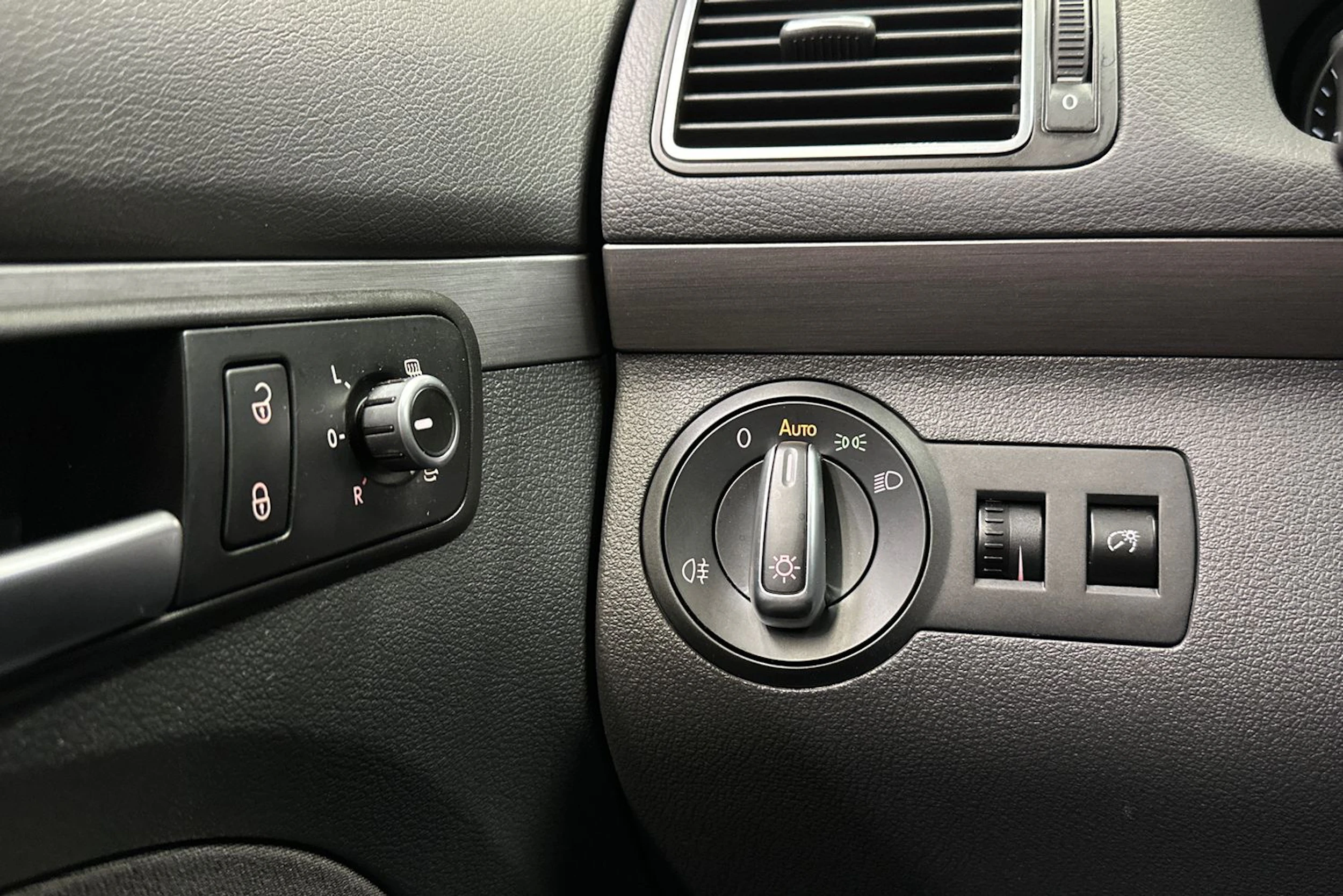 sininen Volkswagen Touran 2015 kuva 25.