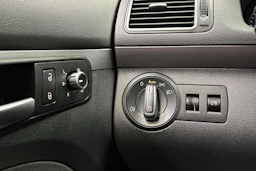sininen Volkswagen Touran 2015 kuva 25.