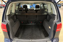 sininen Volkswagen Touran 2015 kuva 27.
