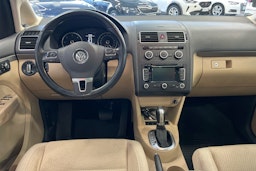 valkoinen Volkswagen Touran 2015 kuva 7.