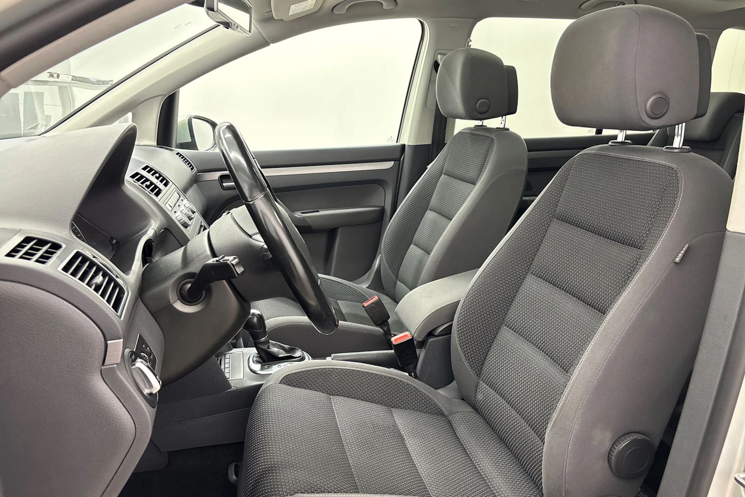 hopea Volkswagen Touran 2015 kuva 12.