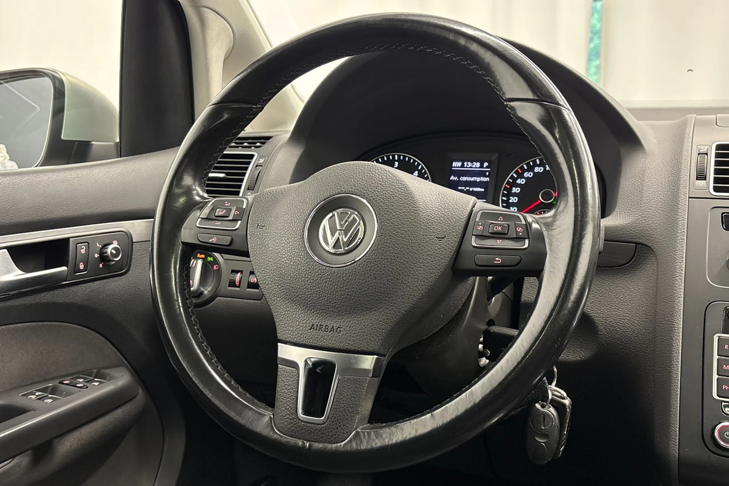 hopea Volkswagen Touran 2015 kuva 13.
