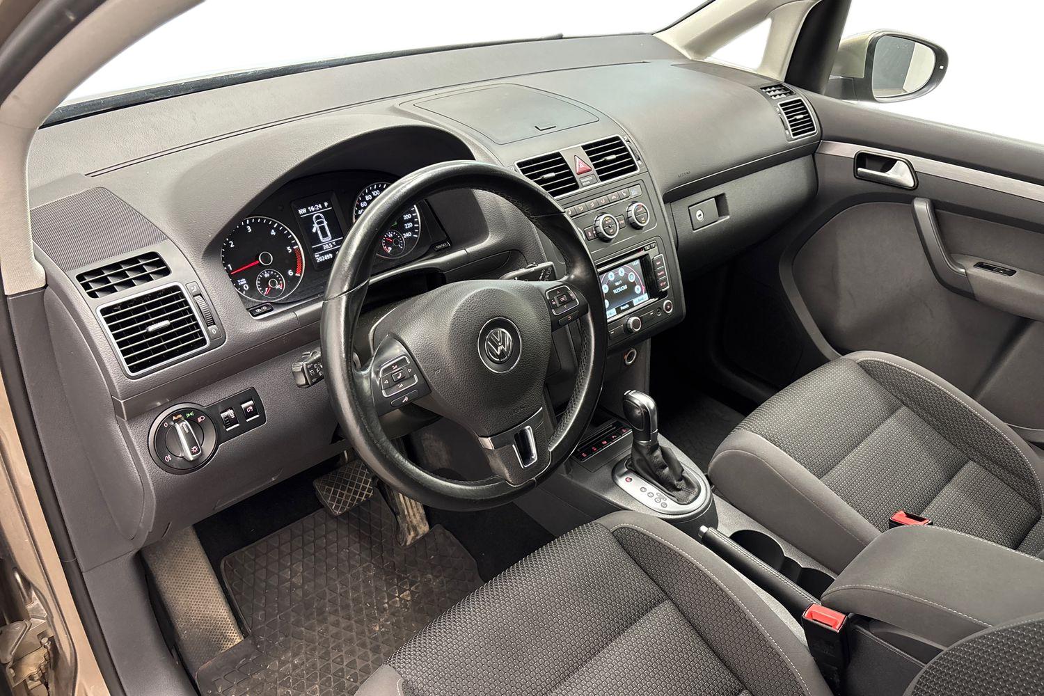 Volkswagen Touran 2015, kuva 6/23