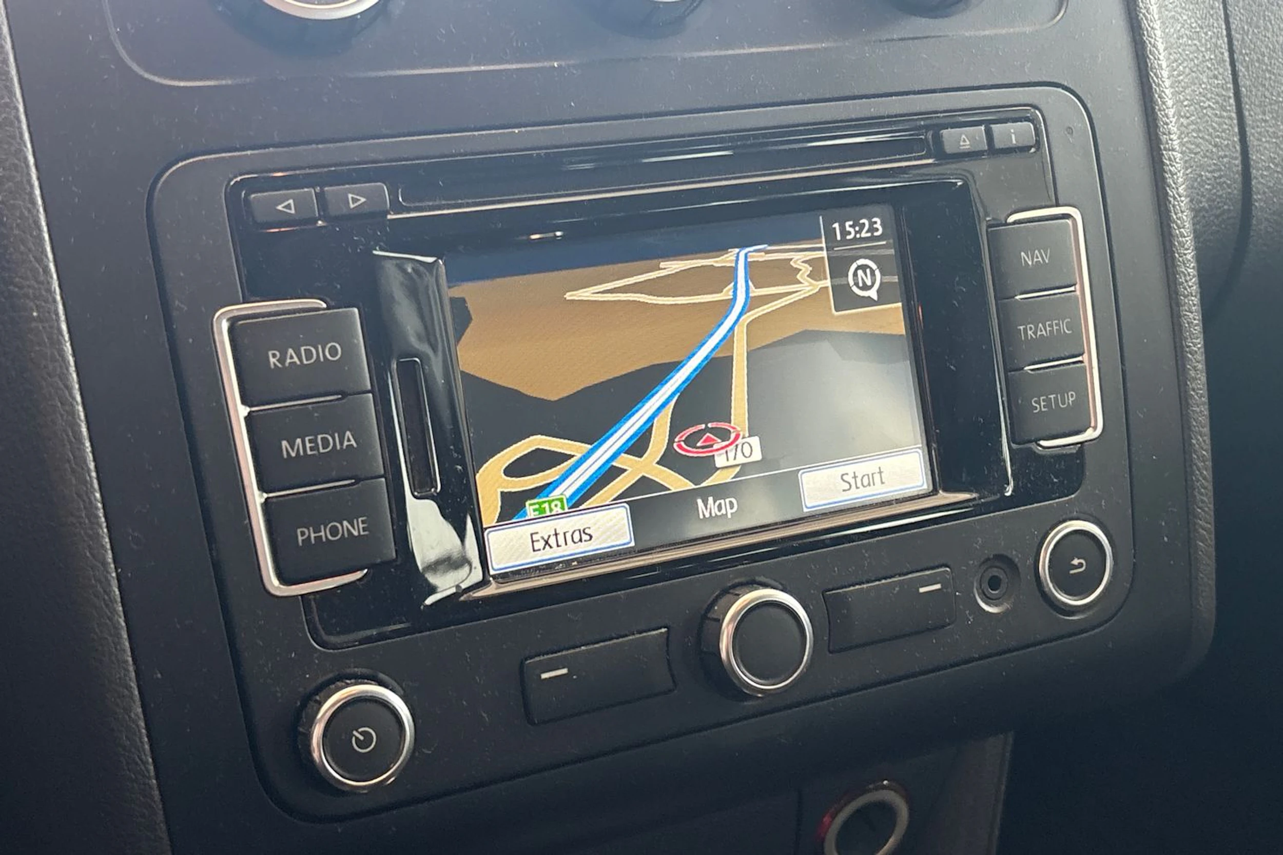 Ruskea (beige) Volkswagen TOURAN 2015 kuva 6.
