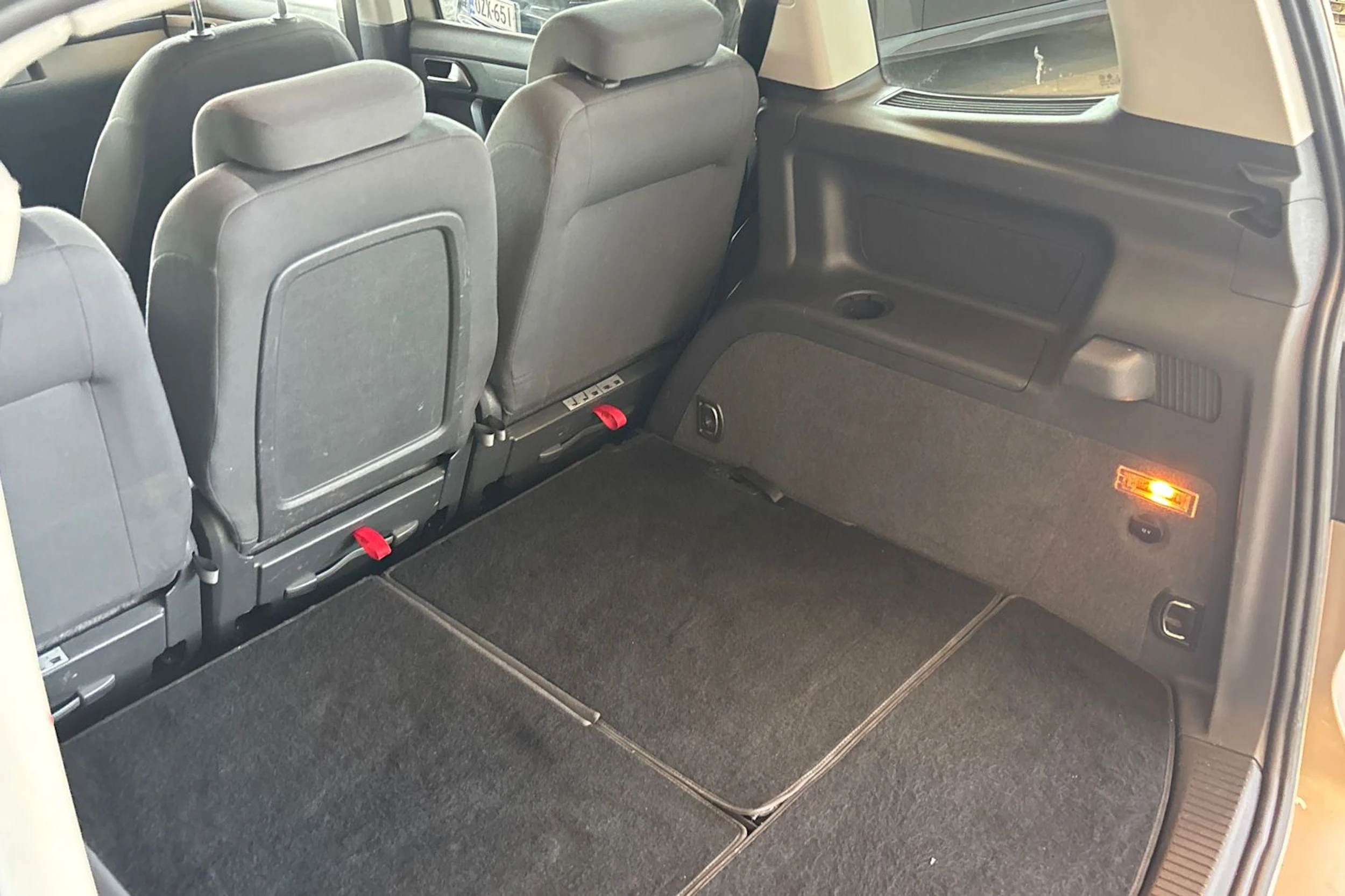 Ruskea (beige) Volkswagen TOURAN 2015 kuva 11.