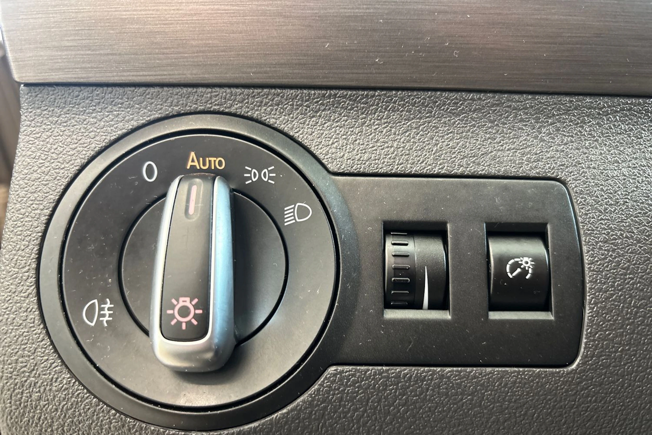 Ruskea (beige) Volkswagen TOURAN 2015 kuva 16.