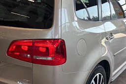 Ruskea (beige) Volkswagen TOURAN 2015 kuva 32.
