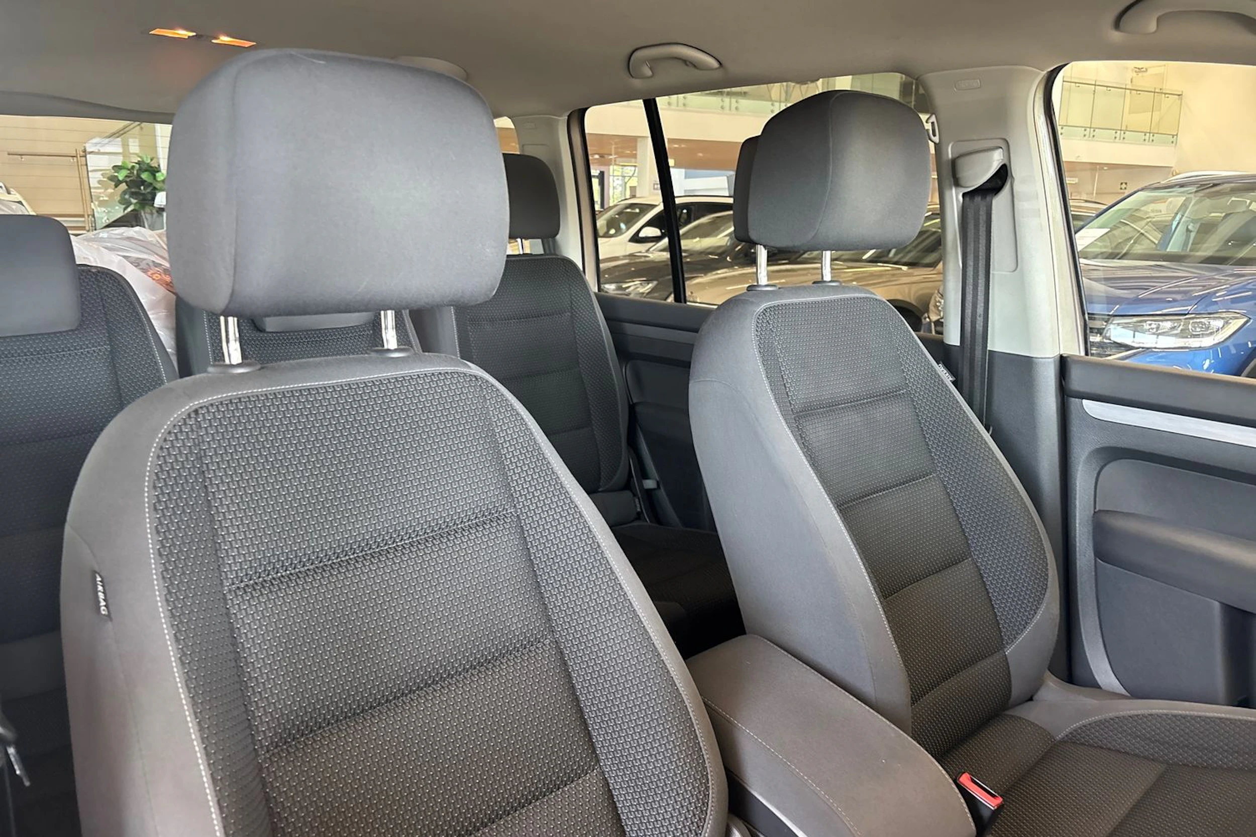 Ruskea (beige) Volkswagen TOURAN 2015 kuva 35.