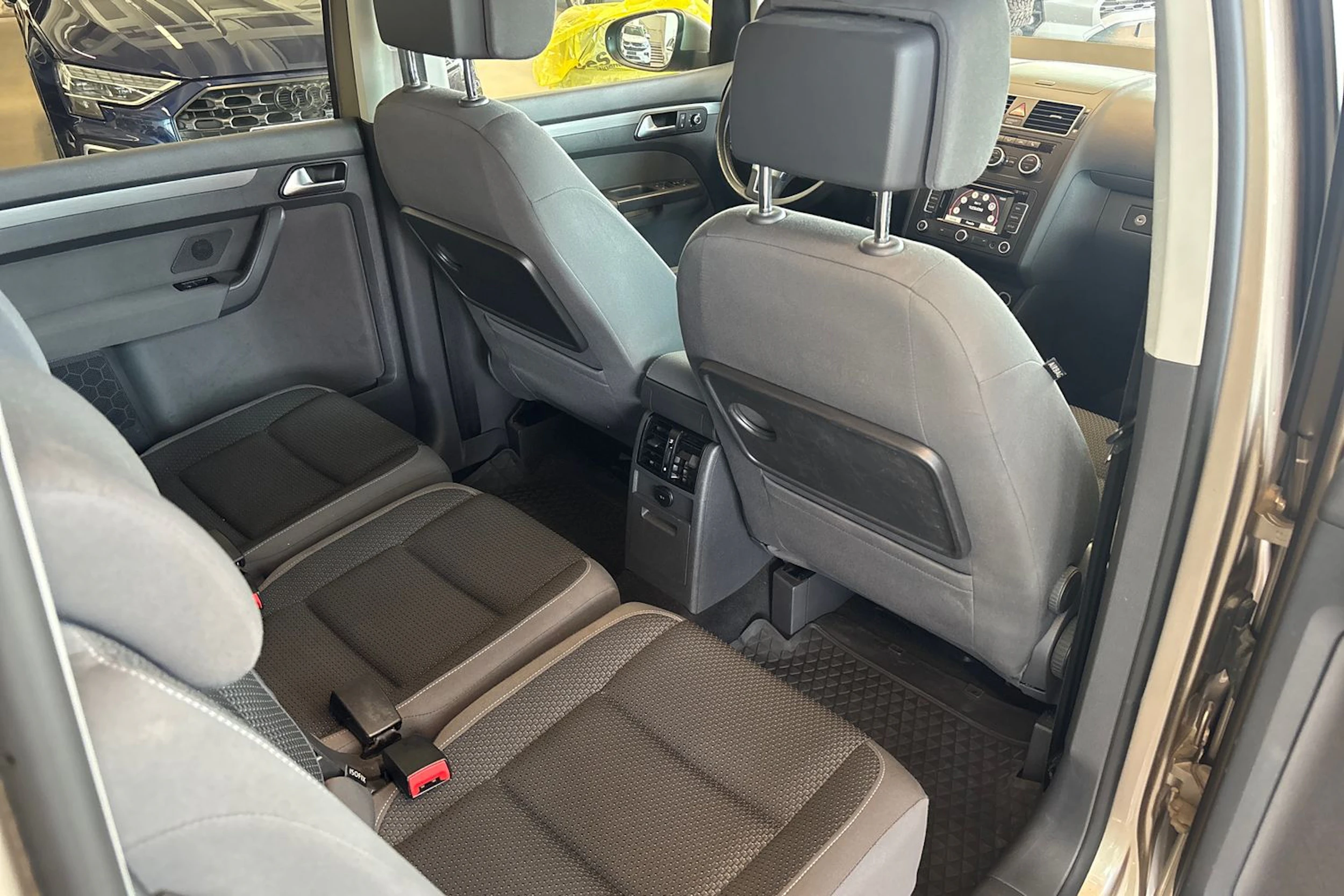 Ruskea (beige) Volkswagen TOURAN 2015 kuva 36.