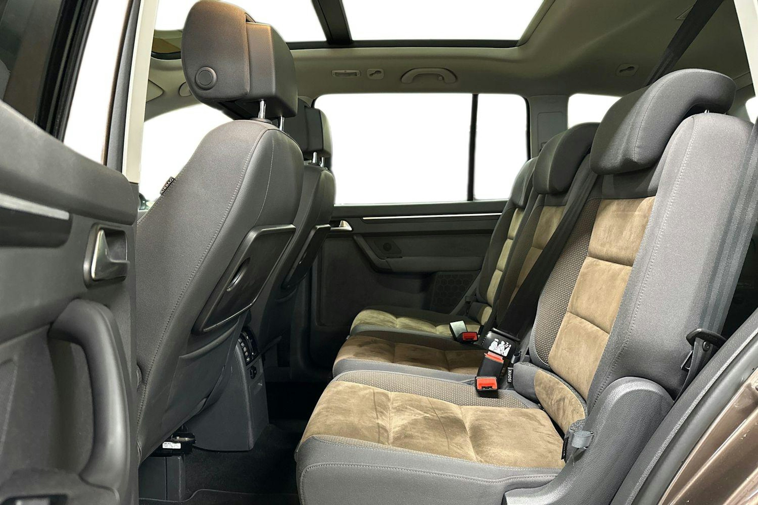 ruskea (beige) Volkswagen Touran 2015 kuva 13.