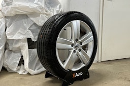 ruskea (beige) Volkswagen Touran 2015 kuva 16.