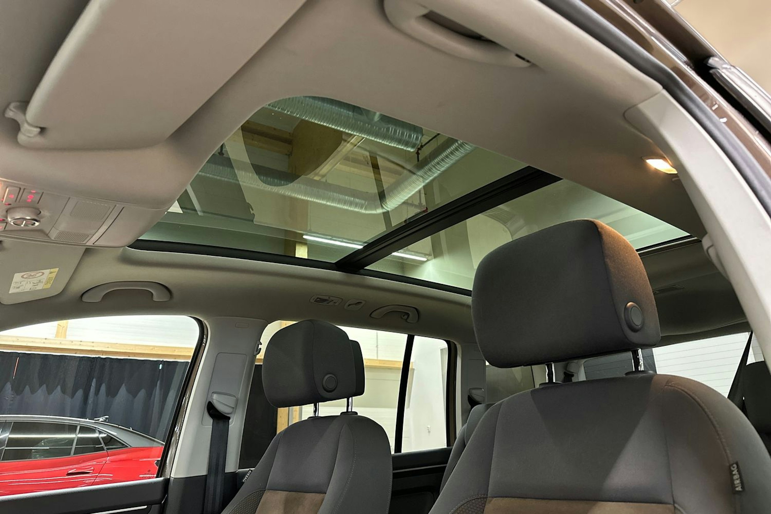 ruskea (beige) Volkswagen Touran 2015 kuva 20.