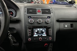 ruskea (beige) Volkswagen Touran 2015 kuva 24.