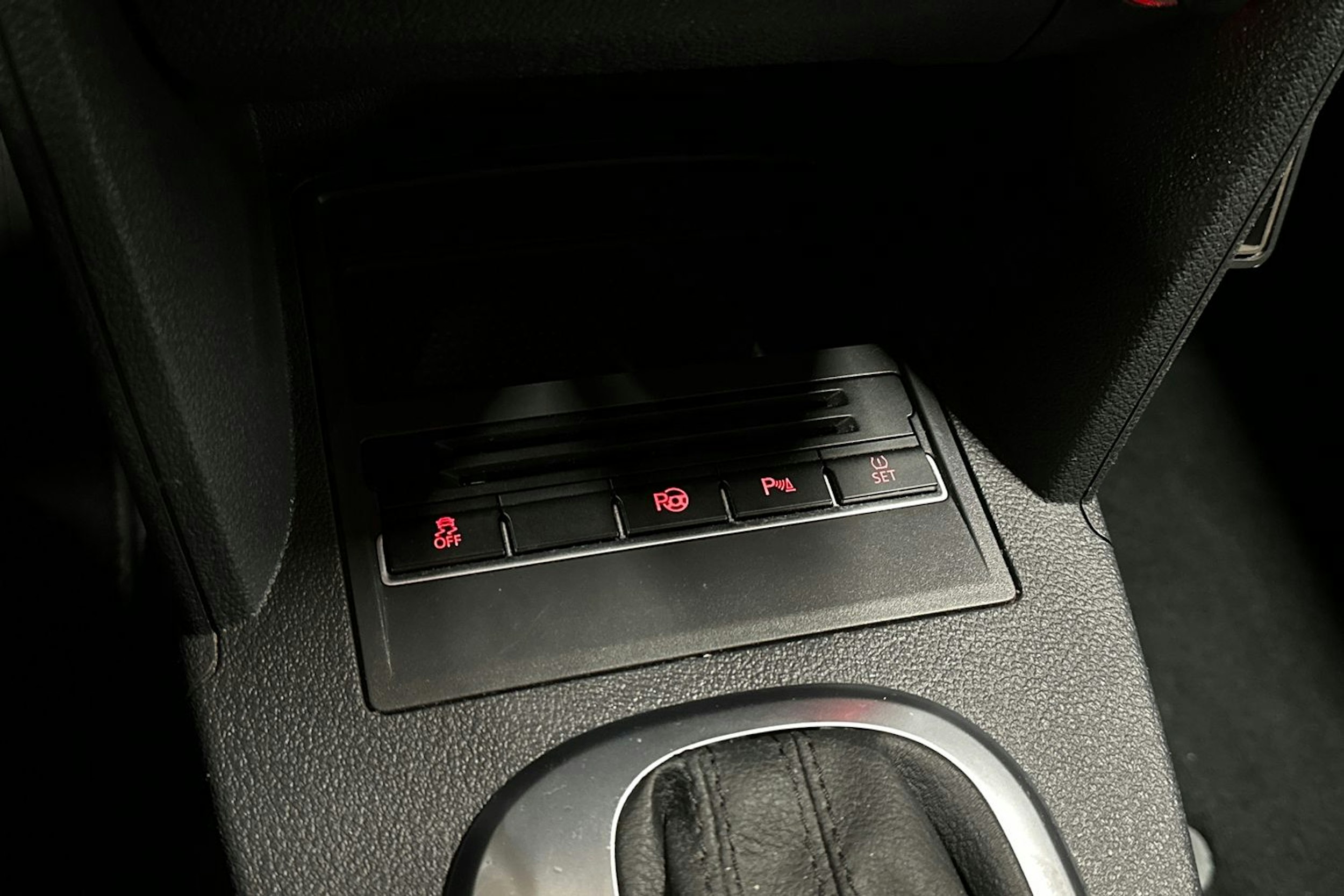 ruskea (beige) Volkswagen Touran 2015 kuva 25.