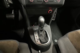 ruskea (beige) Volkswagen Touran 2015 kuva 26.