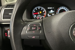 ruskea (beige) Volkswagen Touran 2015 kuva 30.