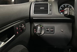 ruskea (beige) Volkswagen Touran 2015 kuva 32.