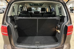ruskea (beige) Volkswagen Touran 2015 kuva 34.