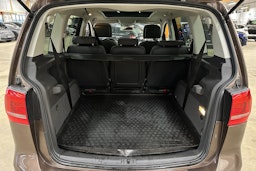 ruskea (beige) Volkswagen Touran 2015 kuva 35.