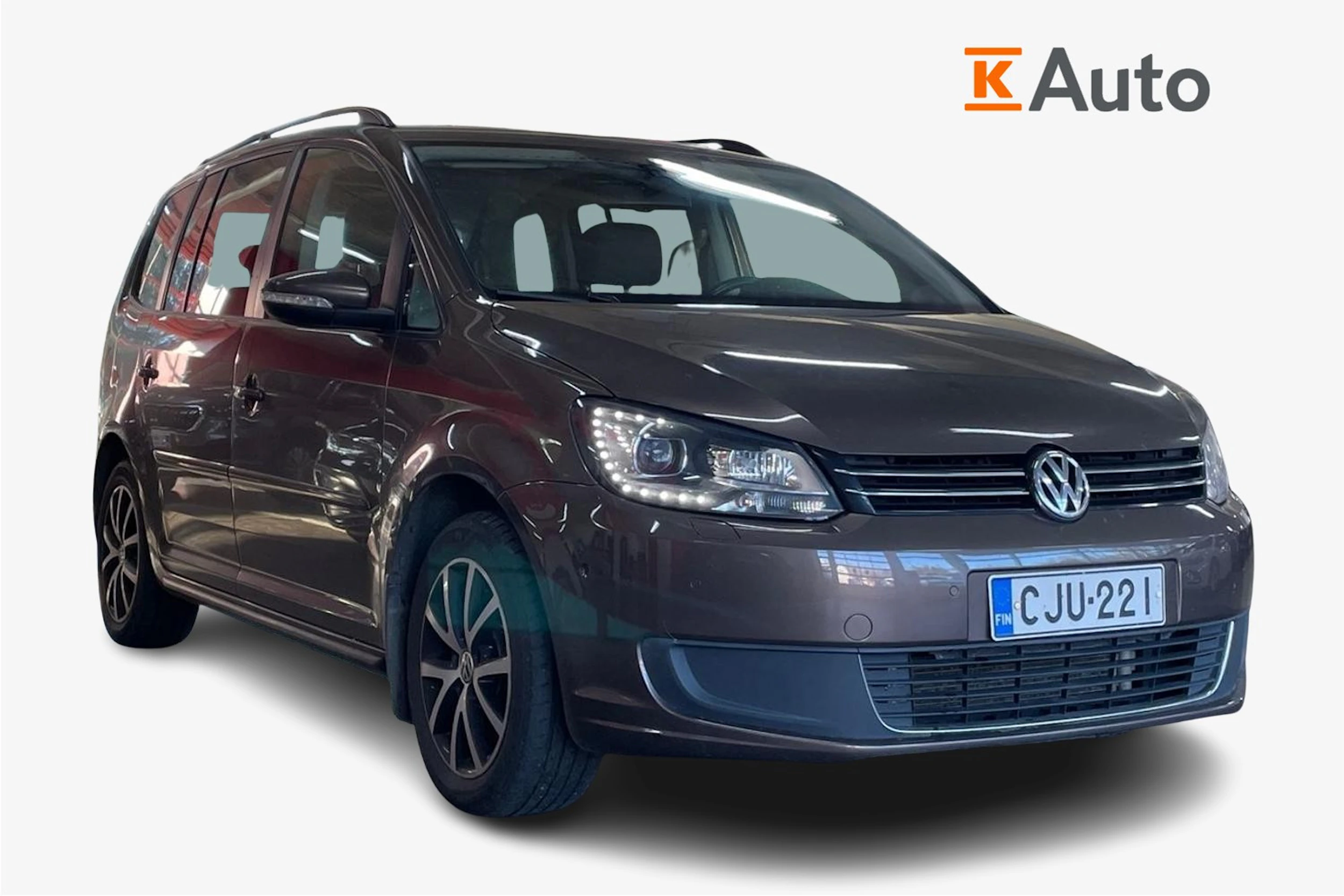 ruskea (beige) Volkswagen Touran 2015 kuva 1.