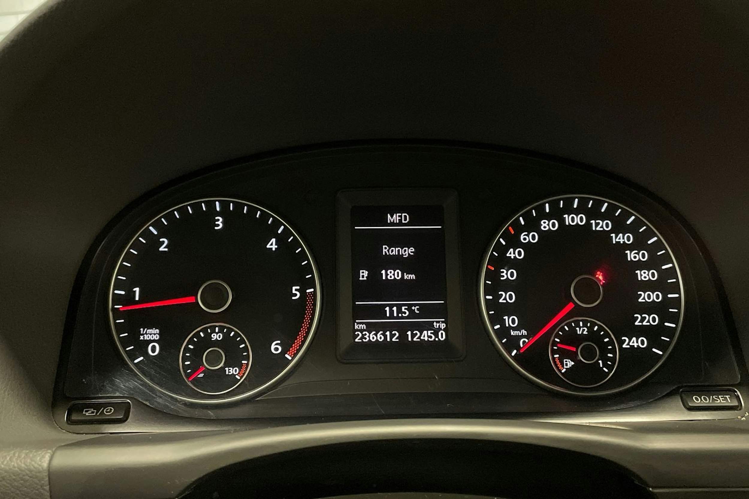 sininen Volkswagen Touran 2015 kuva 16.