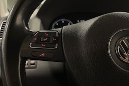 sininen Volkswagen Touran 2015 kuva 21.