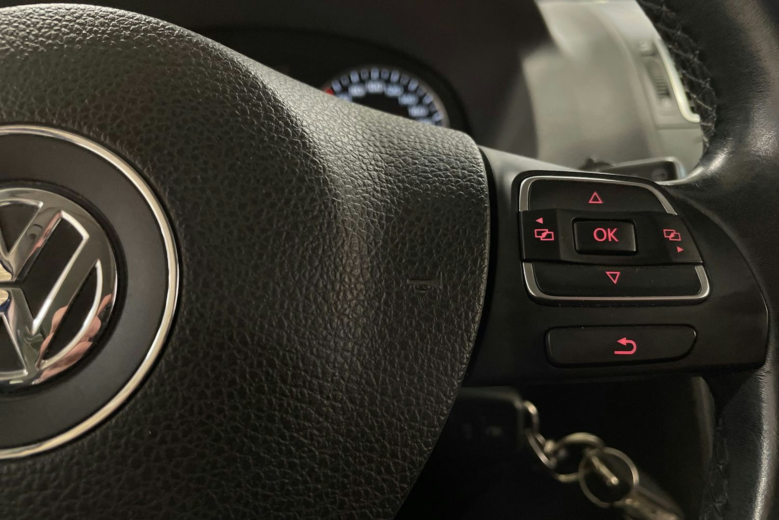 sininen Volkswagen Touran 2015 kuva 22.