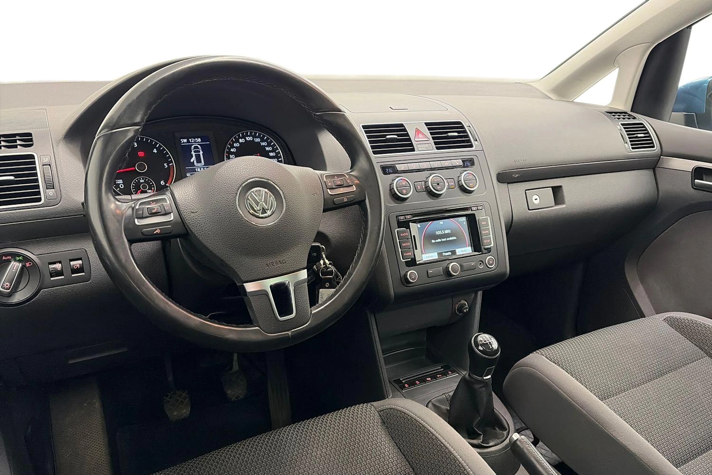 sininen Volkswagen Touran 2015 kuva 8.