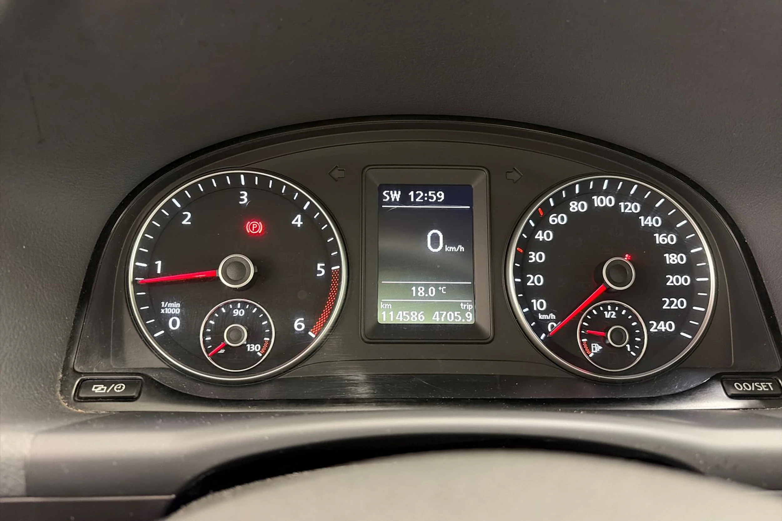 sininen Volkswagen Touran 2015 kuva 17.