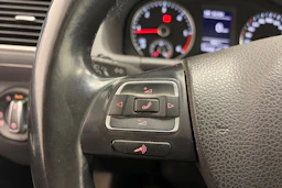 sininen Volkswagen Touran 2015 kuva 18.