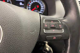 sininen Volkswagen Touran 2015 kuva 19.