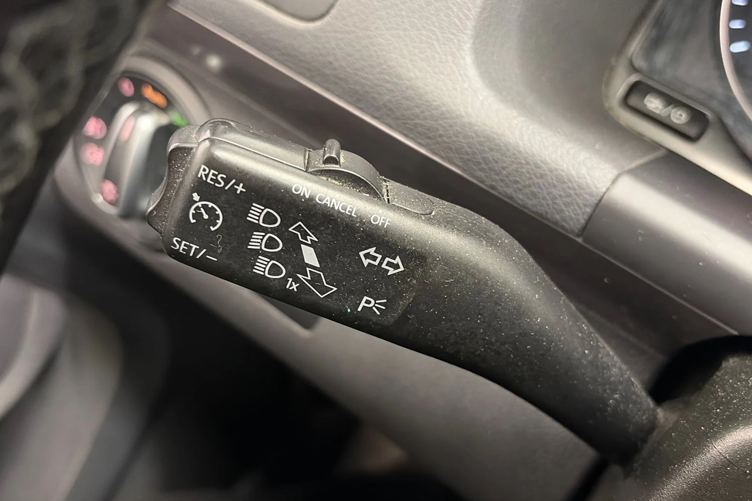 sininen Volkswagen Touran 2015 kuva 20.