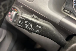 sininen Volkswagen Touran 2015 kuva 20.
