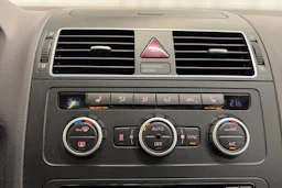 sininen Volkswagen Touran 2015 kuva 21.