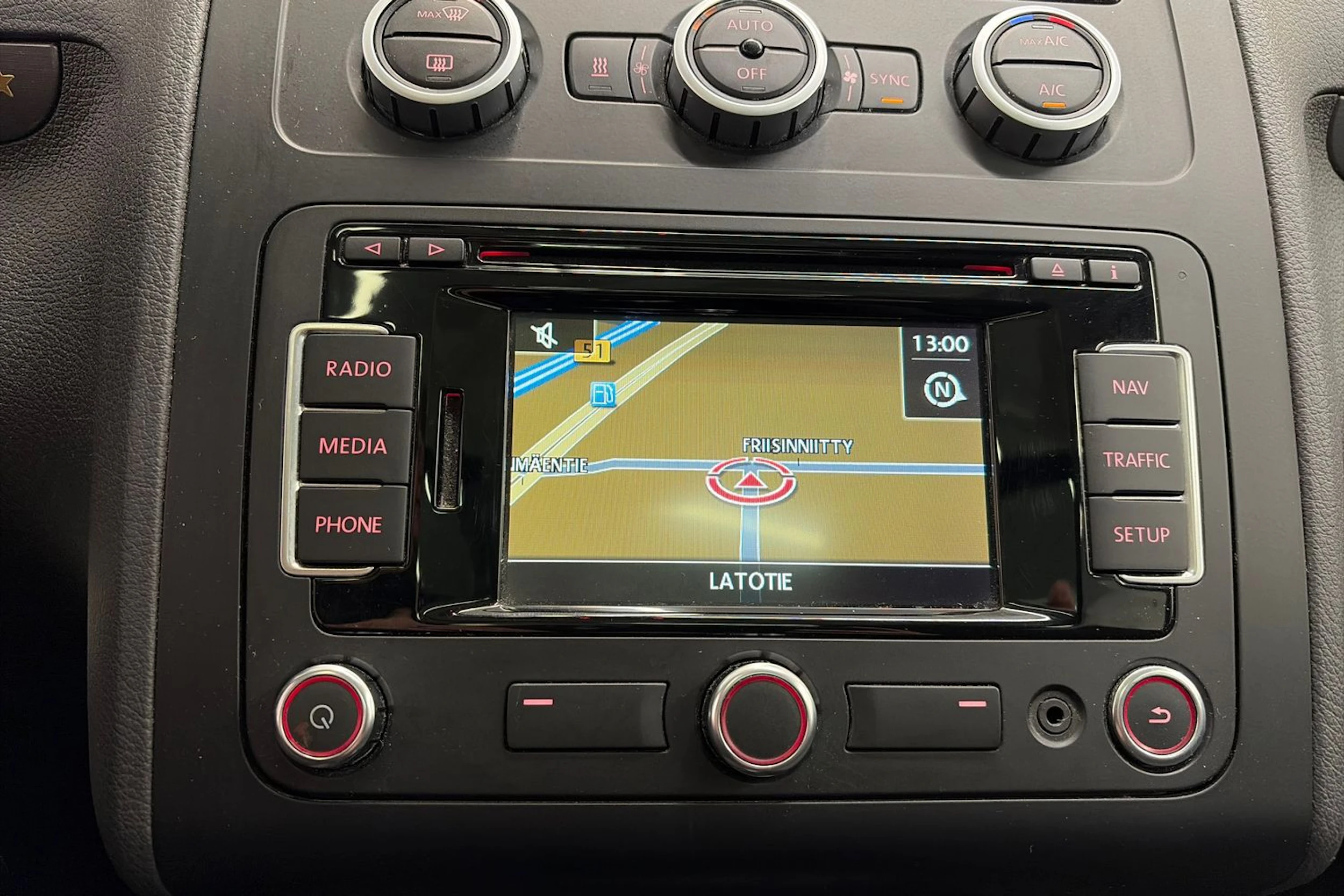 sininen Volkswagen Touran 2015 kuva 22.