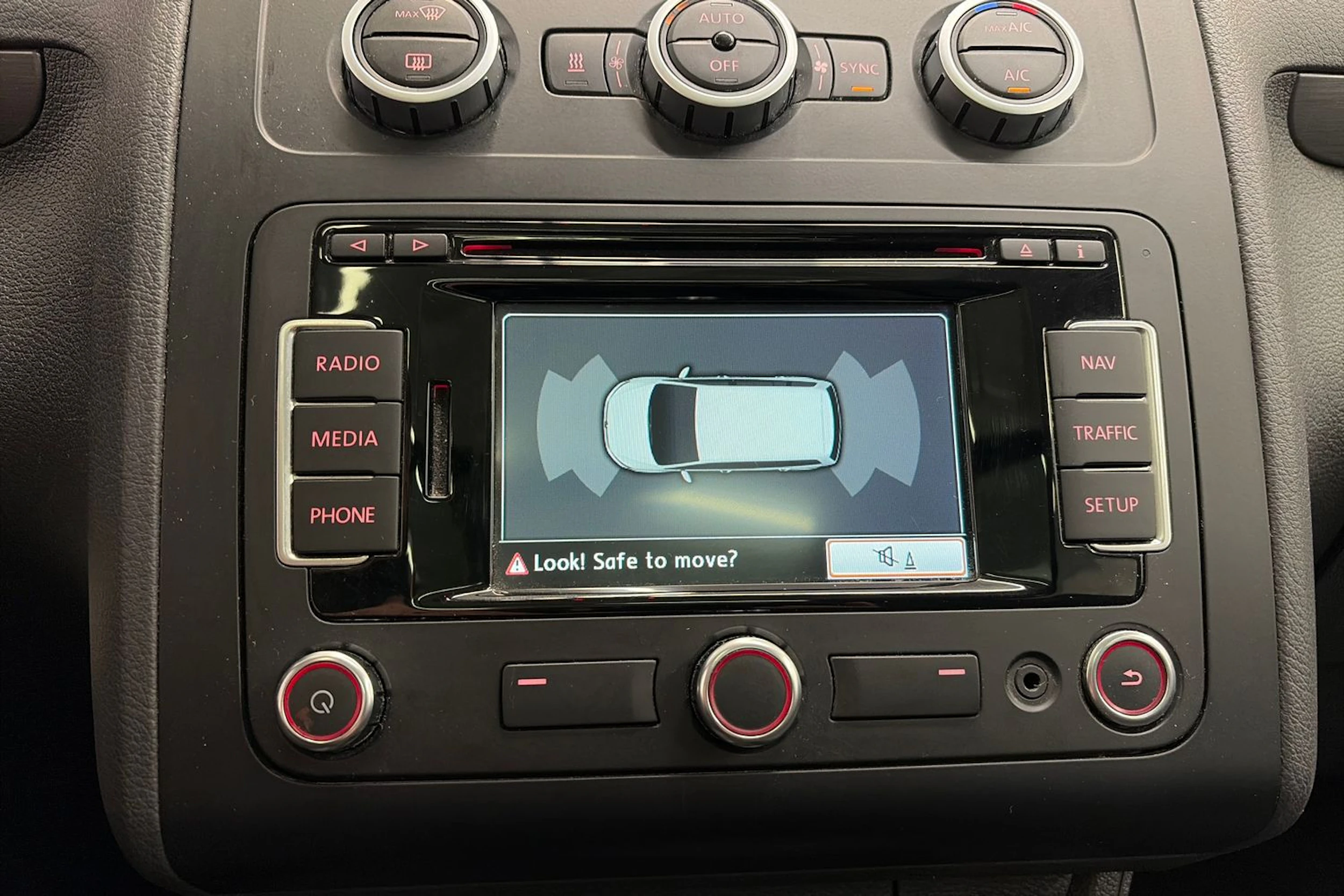 sininen Volkswagen Touran 2015 kuva 23.