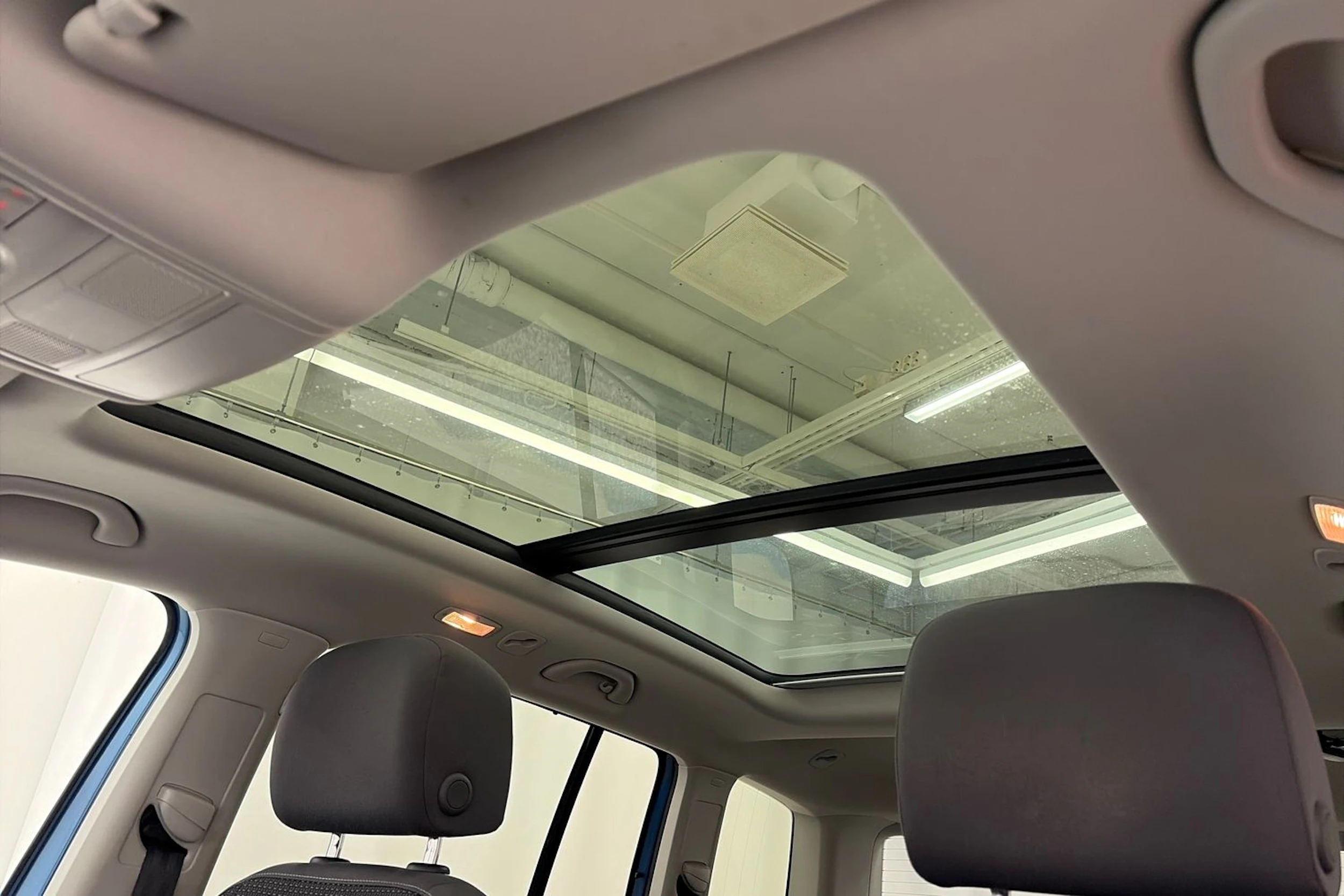 sininen Volkswagen Touran 2015 kuva 25.