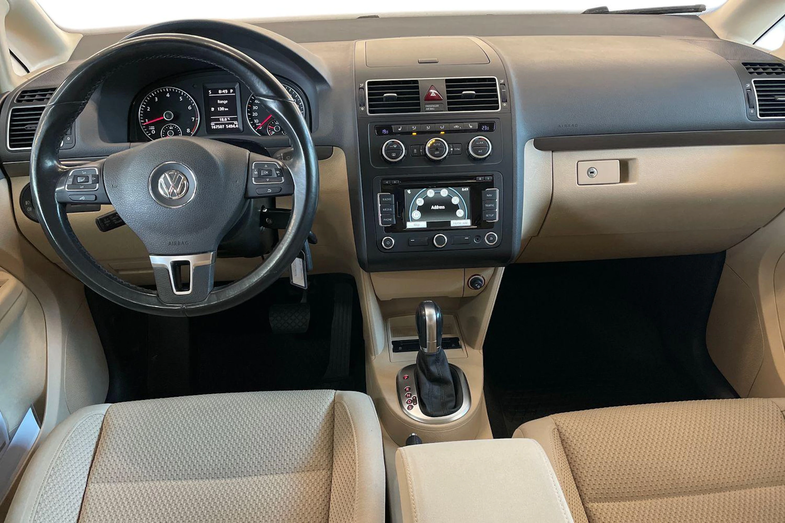 Ruskea (beige) Volkswagen TOURAN 2015 kuva 7.